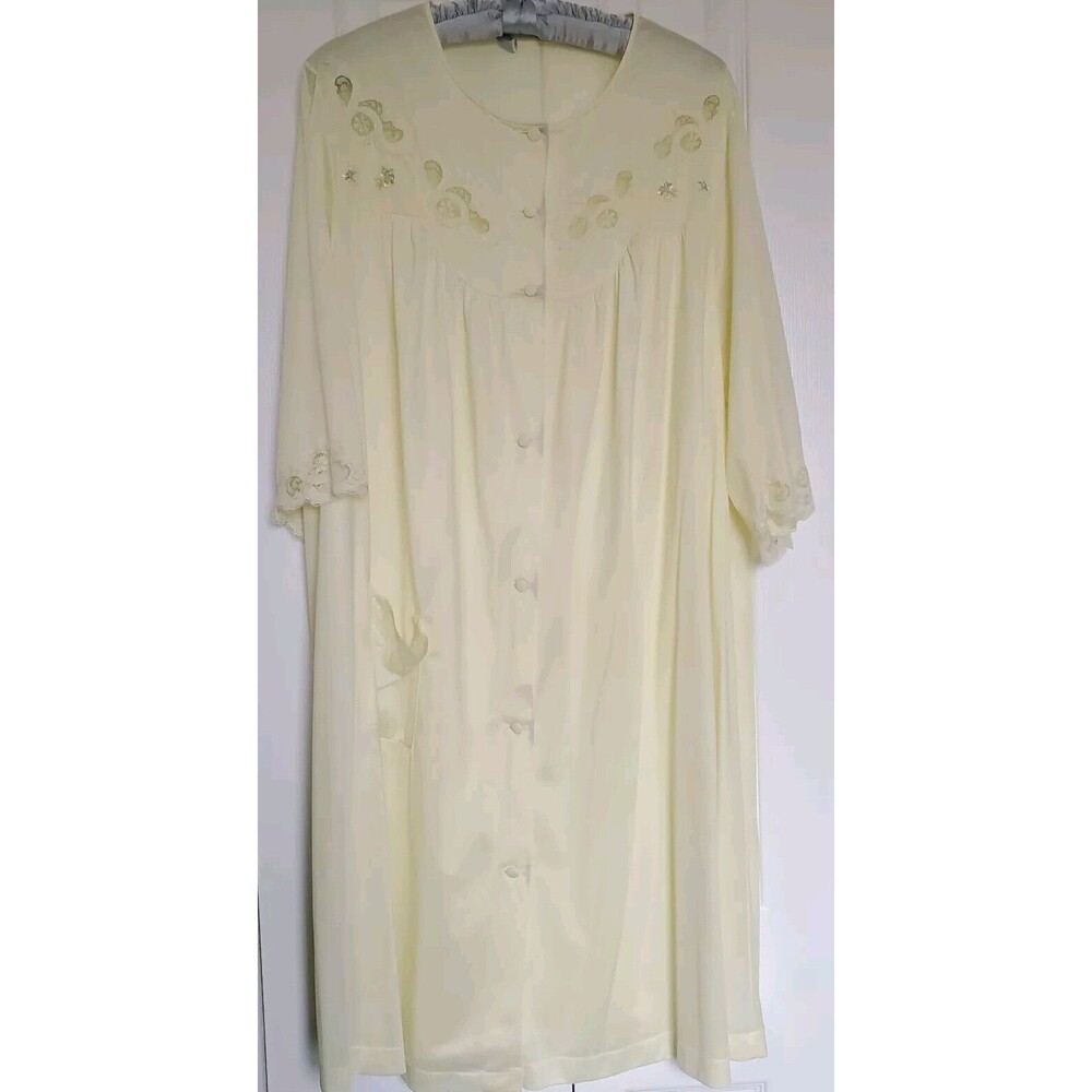 60's Vintage Nightgown Buttery Yellow Lace Fabric Buttons 3/4 Sleeves Flowy